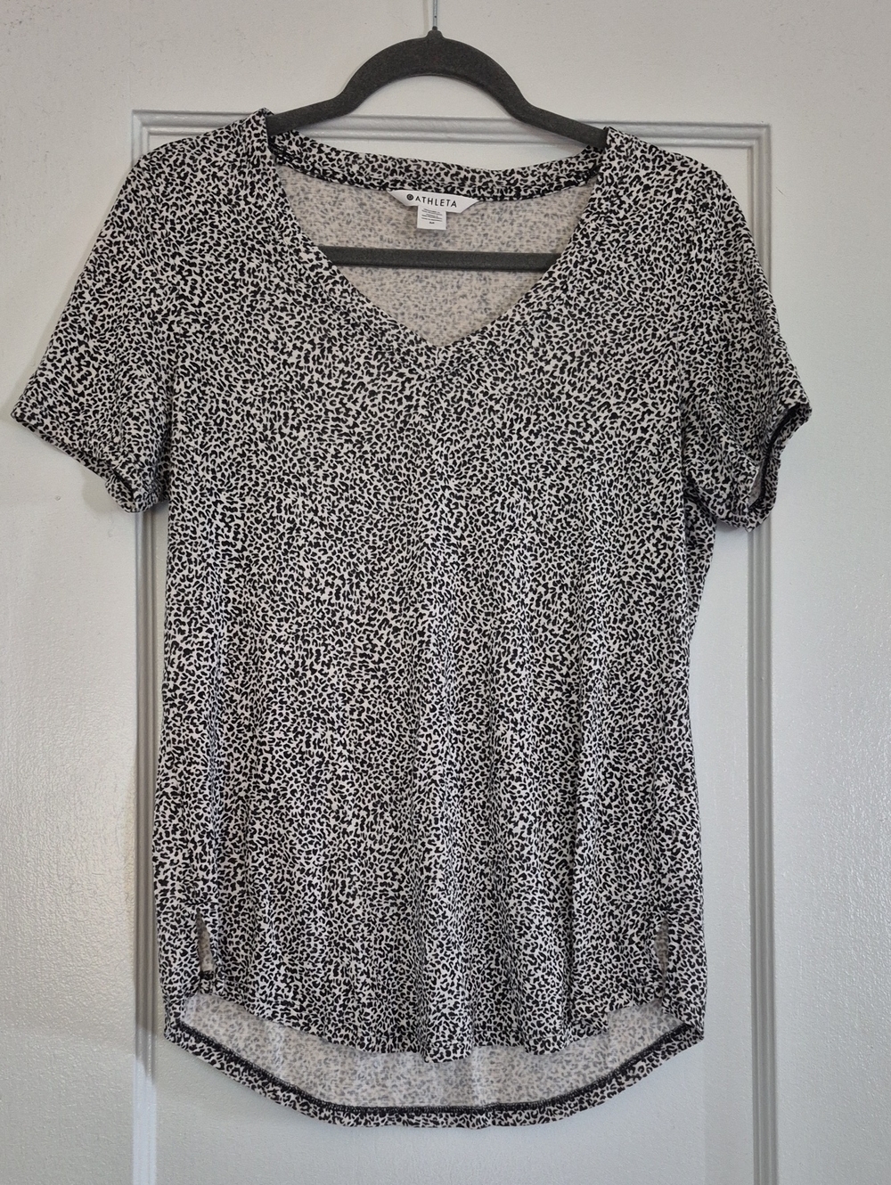 Athleta Breezy V Neck Short Sleeve Shirt In Leopard